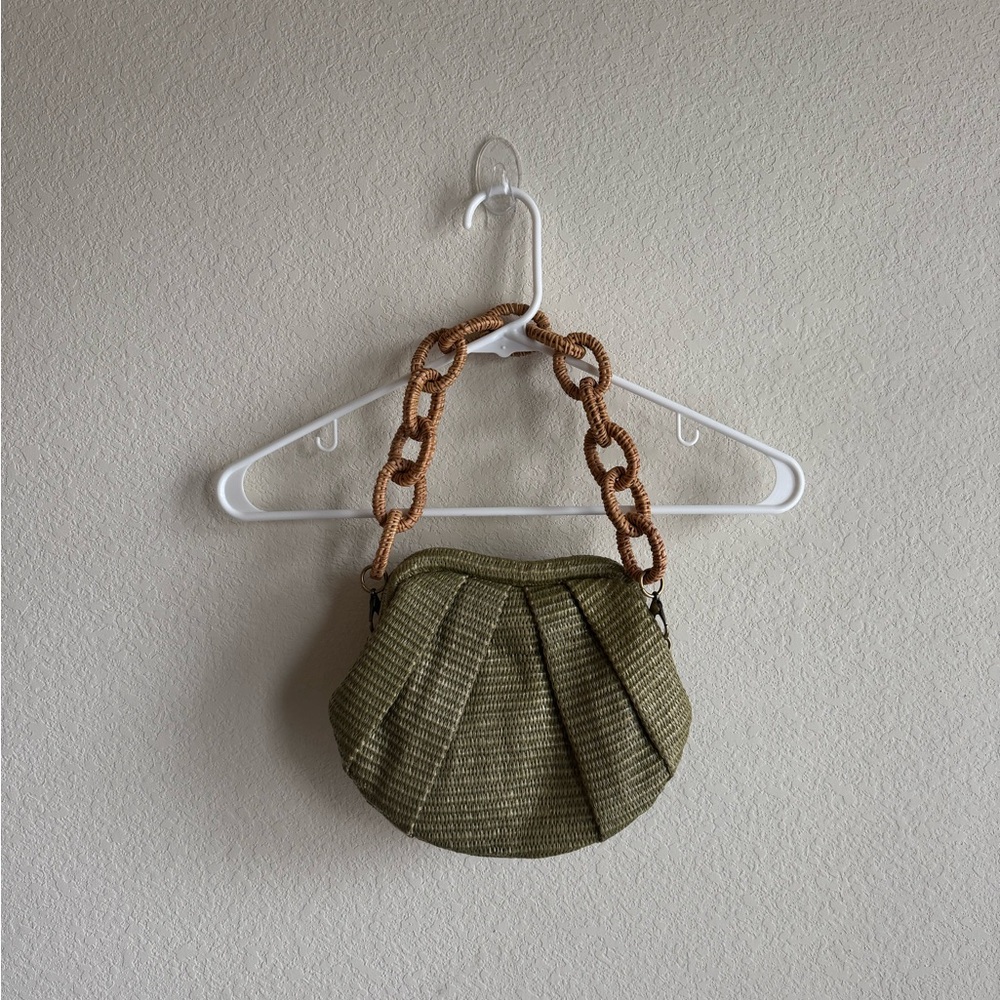 Green clam beach purse